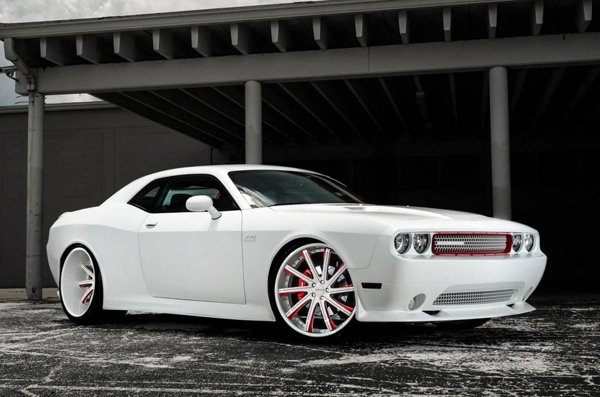 Ultimate Auto  Dodge Challenger